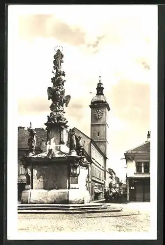 AK Uherské Hradiste /Ung. Hradisch, Hauptplatz mit Rathaus und Pestsäule