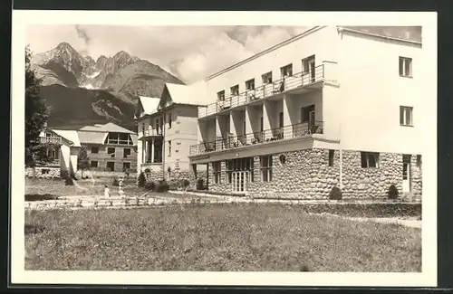 AK Vysoke Tatry-Tatr. Lomnica, Zotavovne Javorina a Gloria V pozadi Lomnicky a Kezmarsky stit