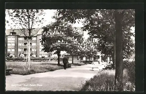 AK Hannover, Karl-Peters-Platz mit Spaziergängern