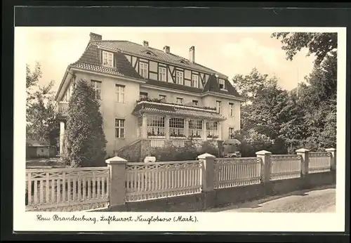 AK Neuglobsow / Mark, Haus Brandenburg, Aussenansicht