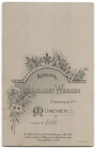 Fotografie Adalbert Werner, München, Elisenstr. 7, Portrait Mädchen im weissen Kleid mit Kummunionskerze