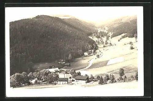 AK Zákouti, Ortschaft mit Berg und Tal