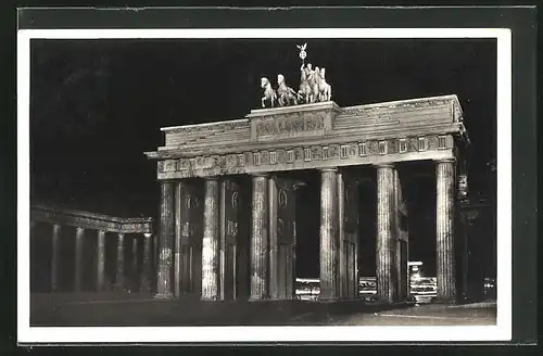 AK Berlin, Nächtliche Ansicht vom Brandenburger Tor