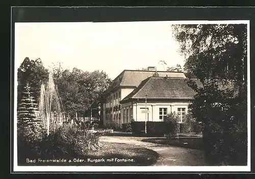 AK Bad Freienwalde a. Oder, Kurparkt mit Fontaine