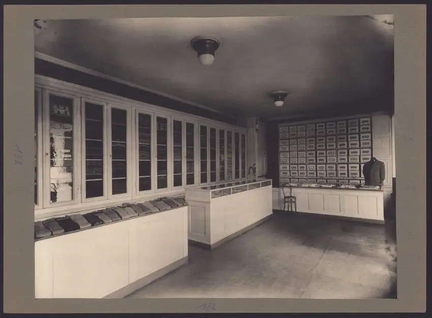 537 Fotografien Ansicht Mannheim, Fam. Daut Mannheim Strumpfwarenfabrik geründet 1865 Familienchronik, 33 x 24cm 23