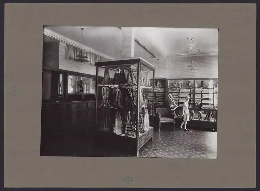 537 Fotografien Ansicht Mannheim, Fam. Daut Mannheim Strumpfwarenfabrik geründet 1865 Familienchronik, 33 x 24cm 28