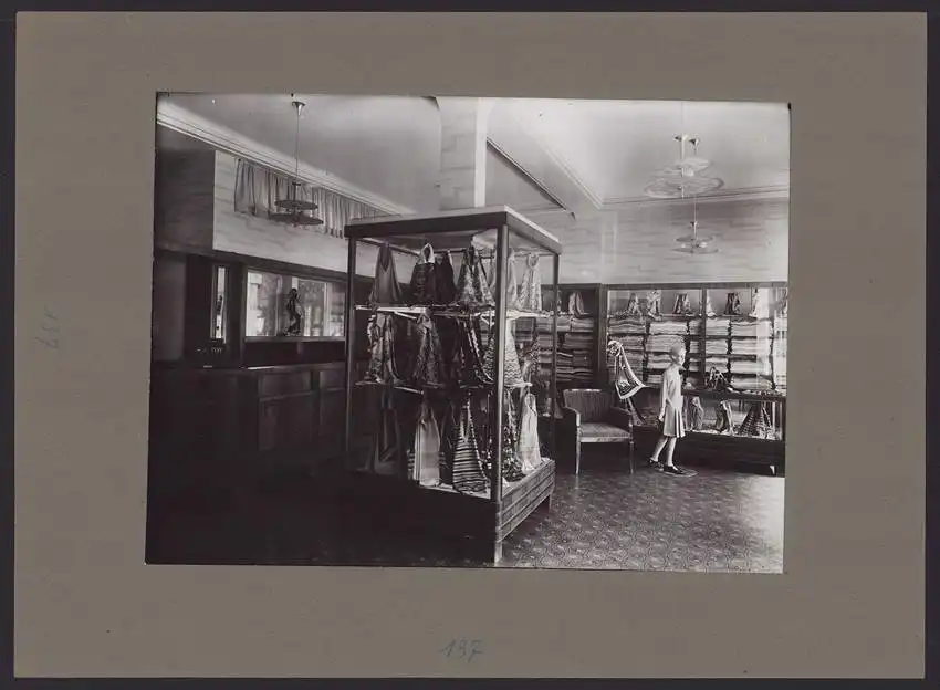 537 Fotografien Ansicht Mannheim, Fam. Daut Mannheim Strumpfwarenfabrik geründet 1865 Familienchronik, 33 x 24cm 28