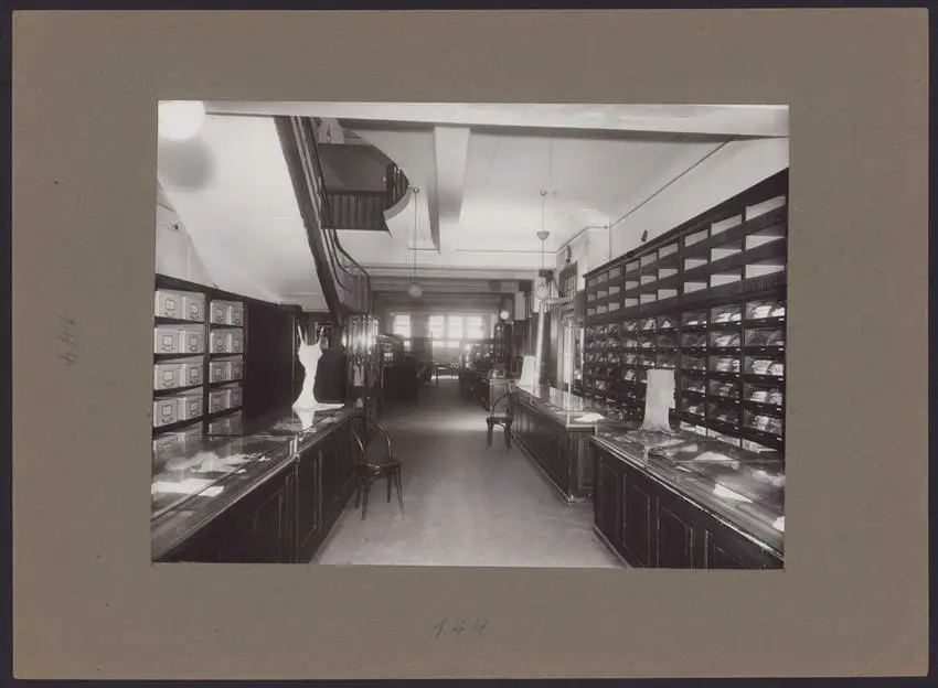 537 Fotografien Ansicht Mannheim, Fam. Daut Mannheim Strumpfwarenfabrik geründet 1865 Familienchronik, 33 x 24cm 34