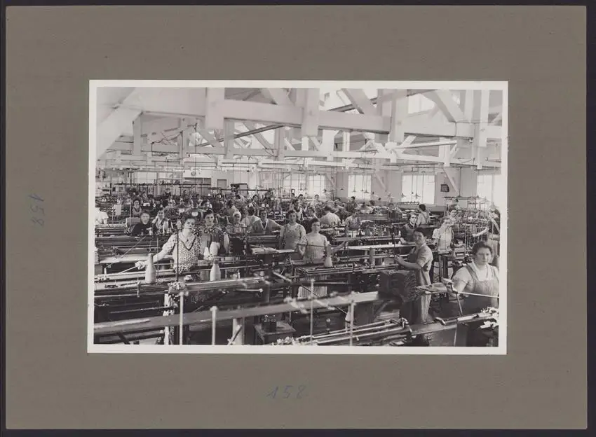 537 Fotografien Ansicht Mannheim, Fam. Daut Mannheim Strumpfwarenfabrik geründet 1865 Familienchronik, 33 x 24cm 48