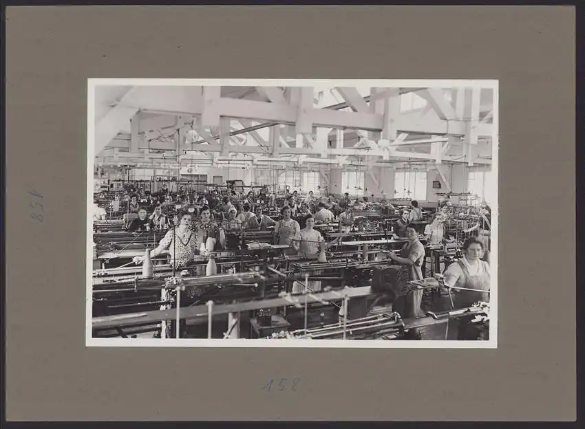 537 Fotografien Ansicht Mannheim, Fam. Daut Mannheim Strumpfwarenfabrik geründet 1865 Familienchronik, 33 x 24cm 48