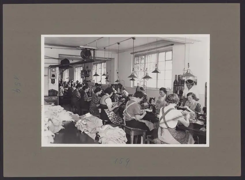 537 Fotografien Ansicht Mannheim, Fam. Daut Mannheim Strumpfwarenfabrik geründet 1865 Familienchronik, 33 x 24cm 49