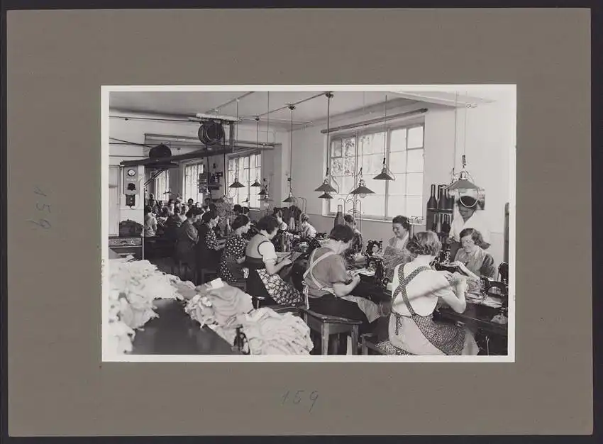 537 Fotografien Ansicht Mannheim, Fam. Daut Mannheim Strumpfwarenfabrik geründet 1865 Familienchronik, 33 x 24cm 49