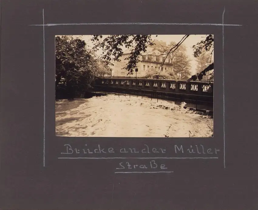 Fotoalbum 63 Fotografien, Ansicht Karl-Marx-Stadt / Chemnitz, Hochwasser 1954, Feuerwache, Stadthaus, Mühlenstrasse 8