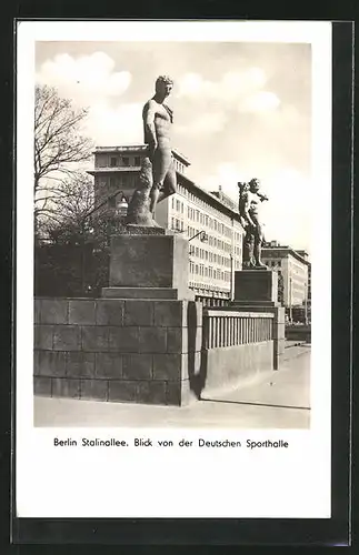 AK Berlin-Friedrichshain, Stalinallee, Blick von der Deutschen Sporthalle