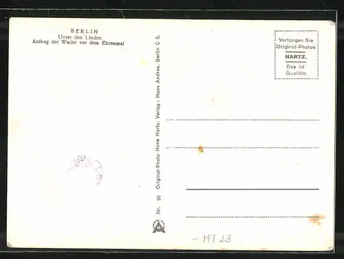 AK Berlin, Unter den Linden, Aufzug der Wache vor dem Ehrenmal
