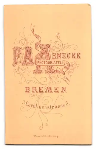 Fotografie F. A. Arnecke, Bremen, Carolinenstr. 3, Portrait frecher Bube mit dunklem Haar im Jackett