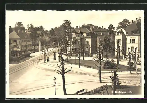 AK Dresden-Klotzsche, Strassenpartie mit Stadtvillen