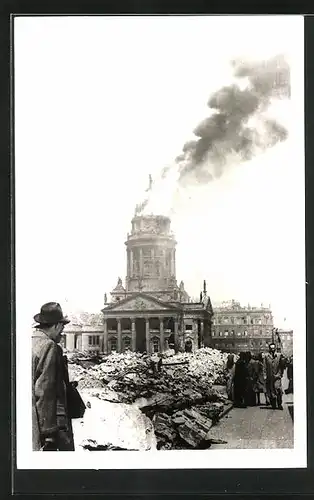 Foto-AK Berlin, Brand auf dem Gendarmenmarkt
