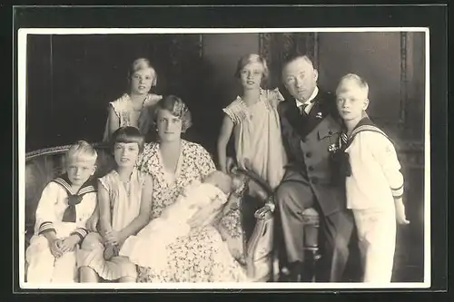 AK Fürst Friedrich in einem Familienportrait