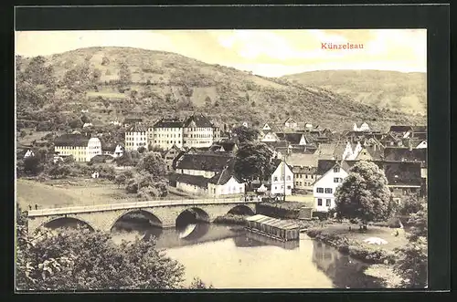 AK Künzelsau, Stadtansicht mit Fluss und Brücke im Vordergrund