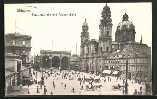 AK München, Theatinerkirche und Feldherrnhalle, Passanten auf dem Platz