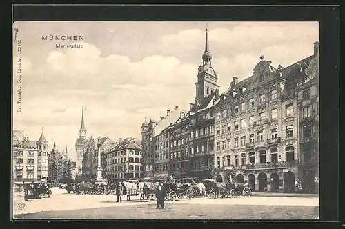 AK München, Pferdekutschen und Denkmal auf dem Marienplatz