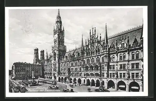 AK München, Neues Rathaus mit Frauenkirche