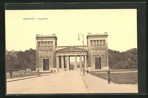 AK München, Teilansicht mit Propyläen