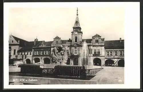 AK Melnik n. Labem, Marktplatz mit Brunnen