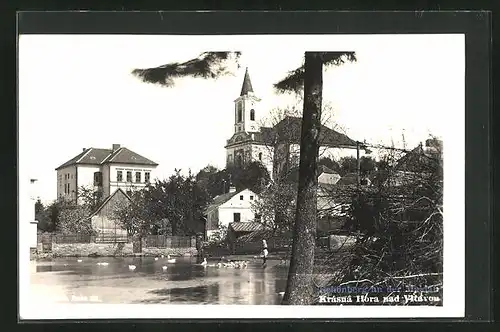 AK Krasna Hora nad Vltavou, Ortspartie mit Teich