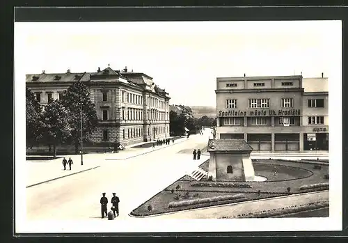 AK Uherske Hradiste, Strassenblick mit Sportelna