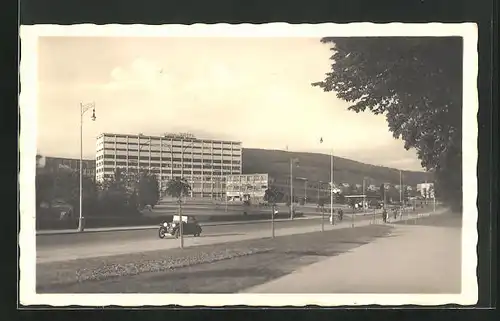 AK Zlin, Blick auf ein Hotel