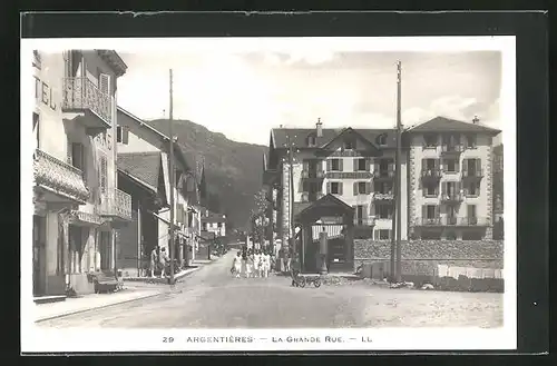 AK Argentiéres, la Grande Rue