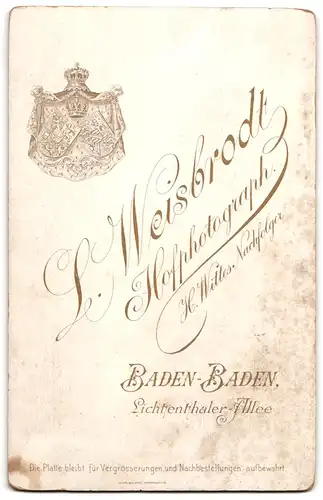 Fotografie L. Weisbrodt, Baden Baden, Portrait junges Paar in modischer Kleidung