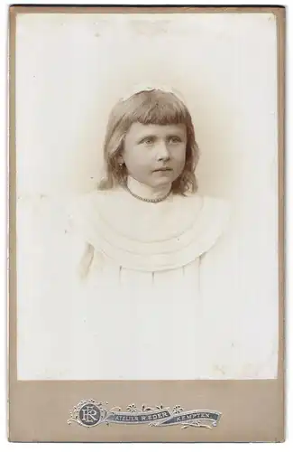 Fotografie R. Eder, Kempten, Portrait hübsches Mädchen im Kleid
