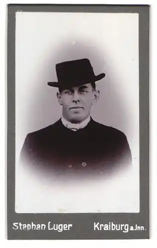 Fotografie Stephan Luger, Kraiburg a. Inn, Portrait stattlicher Herr mit Hut