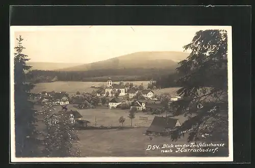 Foto-AK Harrachsdorf, Ortschaft mit Kirche von der Teufelsschanze gesehen