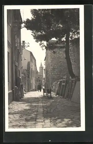 AK Rab, Strassenpartie mit Blick zur Kirche