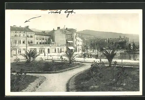 AK Crikvenica, Strassenpartie mit Hafen