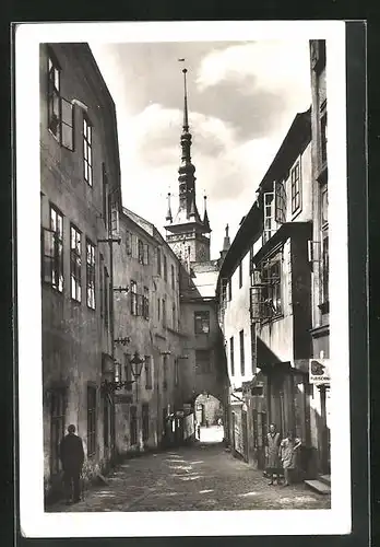 AK Olmütz, Fleischhauer in der Schulgasse, Blick zur Kirche