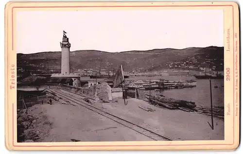 Fotografie Römmler & Jonas, Dresden, Ansicht Trieste, Hafenpartie am Leuchtturm, Fanale