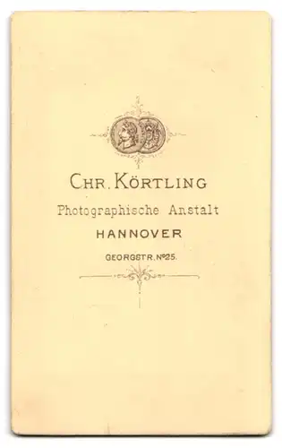 Fotografie Chr. Körtling, Hannover, Georgstrasse 25, Portrait charmanter Herr mit Backenbart