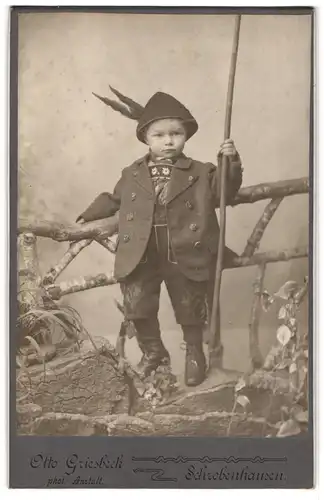Fotografie Otto Griesbeck, Schrobenhausen, Portrait kleiner Junge in Tracht