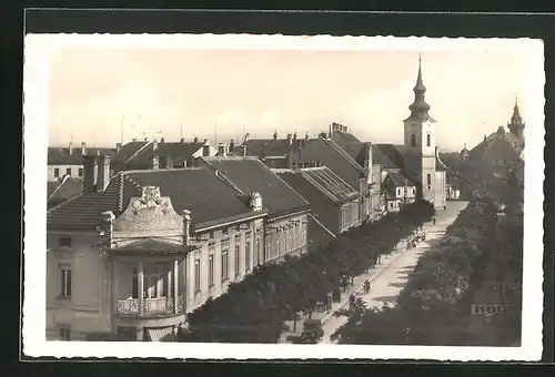 AK Göding / Hodonin, Strassenpartie mit Kirche