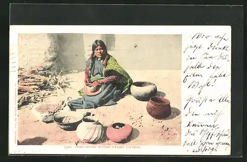 AK Moki Indian woman making potterie, Moki Indianerin stellt Töpfe her