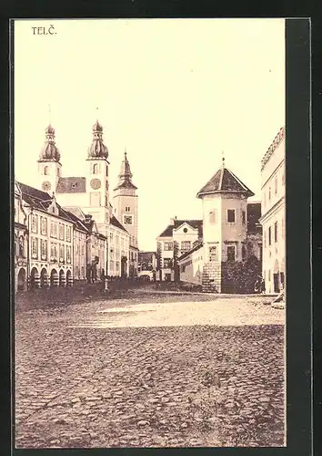 AK Telc, Strassenpartie mit Kirche und Türmen