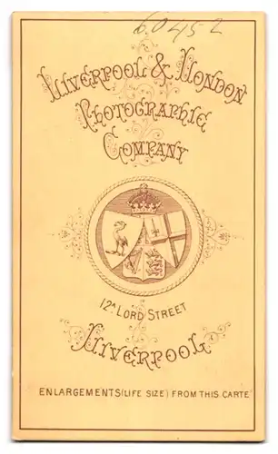 Fotografie Liverpool & London Photographic Company, Liverpool, 12 A, Lord Street, Portrait junger Herr im Anzug