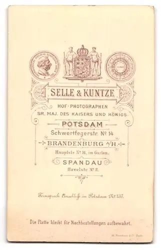 Fotografie Selle & Kuntze, Potsdam, Schwertfegerstrasse 14, Portrait eleganter Herr mit Schnauzbart