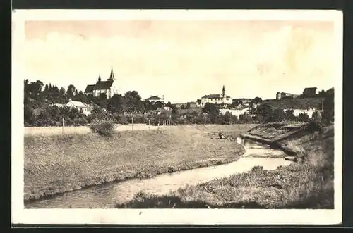 AK Letovice, Blick vom Fluss auf die Ortschaft