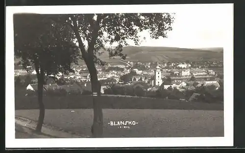 AK Blansko, Blick über Felder auf den Ort